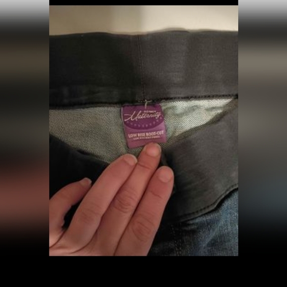 Old Navy Maternity Jeans size small - Picture 4 of 6